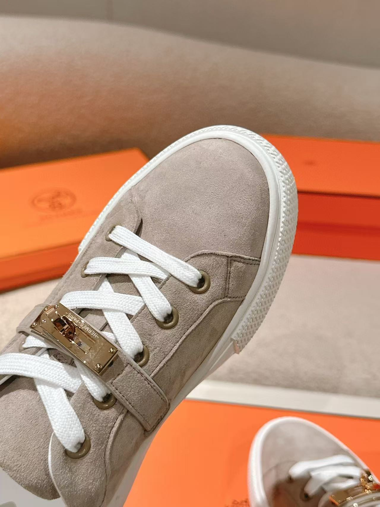 UA H**me5 Day sneaker