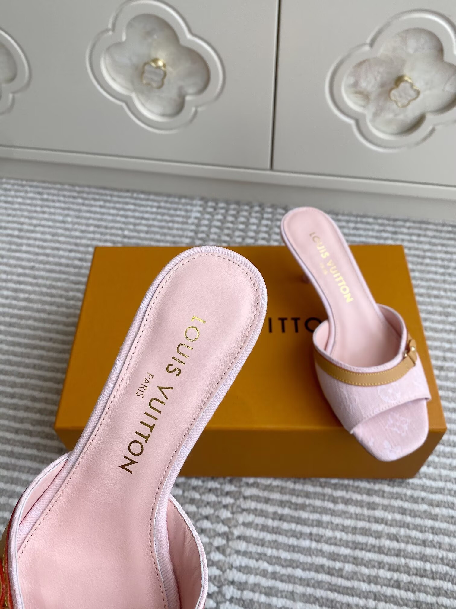 UA LV 6AM Mule
