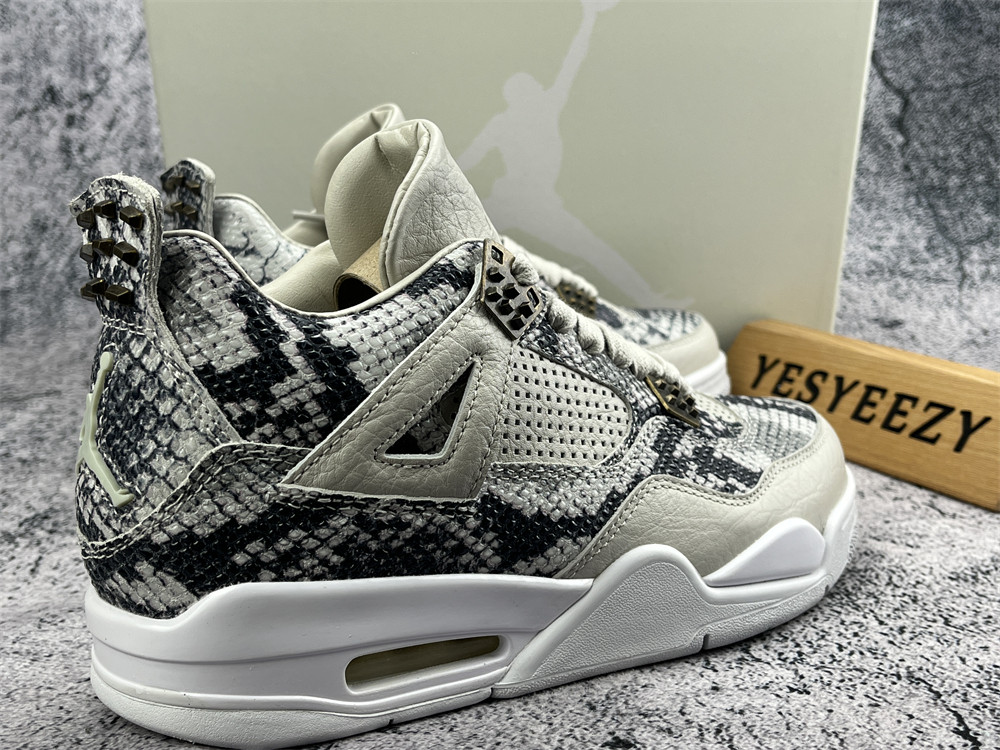 UA AIR JORDAN 4 RETRO PREMIUM