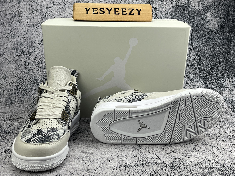 UA AIR JORDAN 4 RETRO PREMIUM