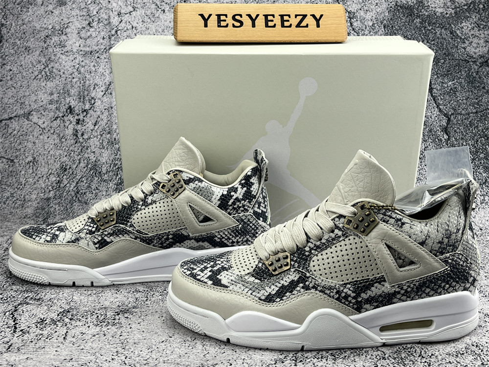 UA AIR JORDAN 4 RETRO PREMIUM