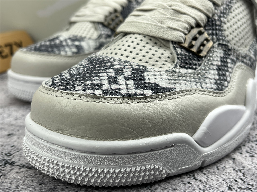 UA AIR JORDAN 4 RETRO PREMIUM