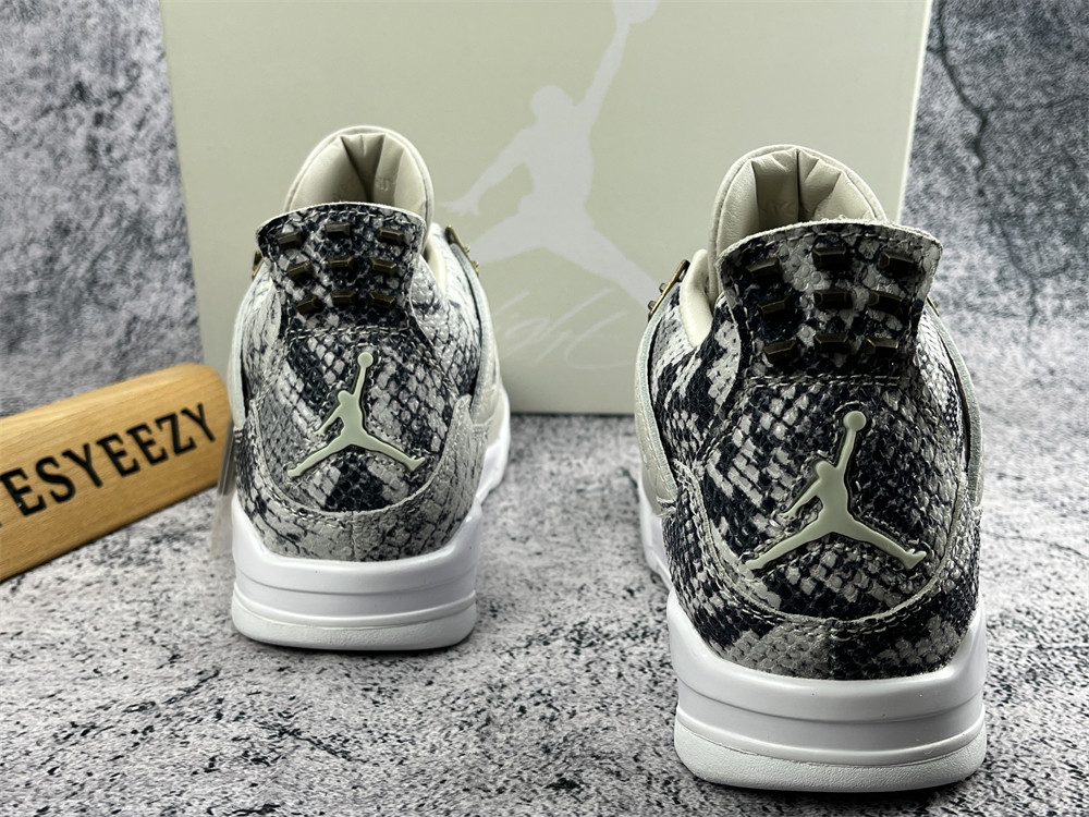 UA AIR JORDAN 4 RETRO PREMIUM