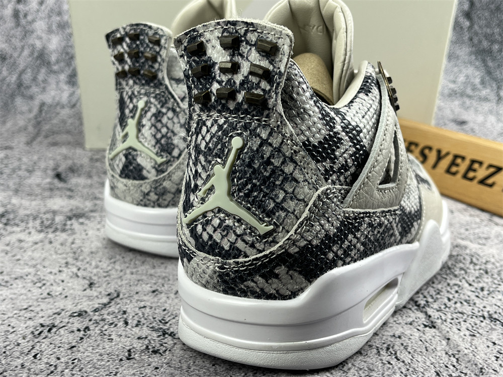 UA AIR JORDAN 4 RETRO PREMIUM