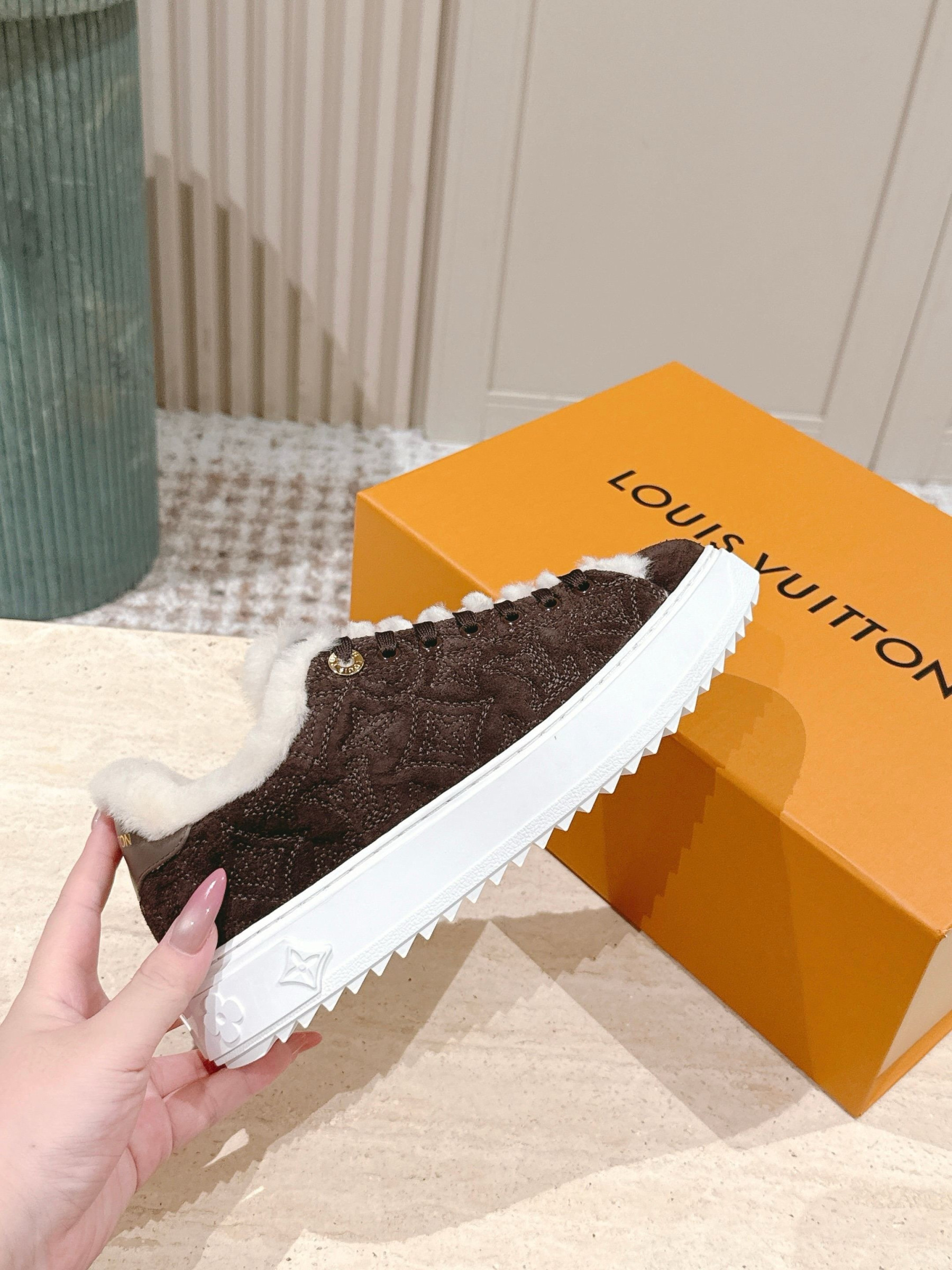 UA LV Time Out Sneaker