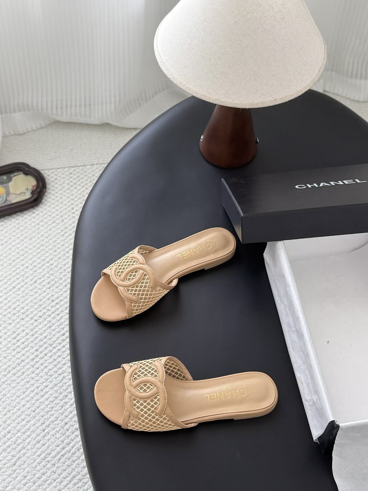 ua Ch**el sandals