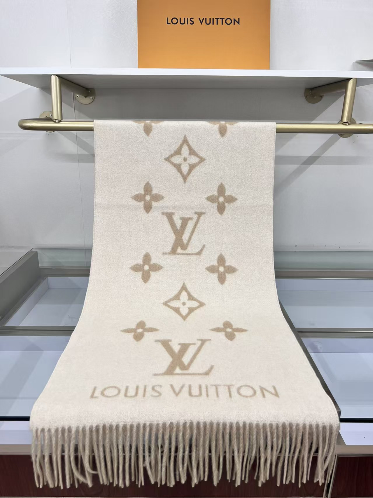 Louis Vuitton Reykjavik scarf