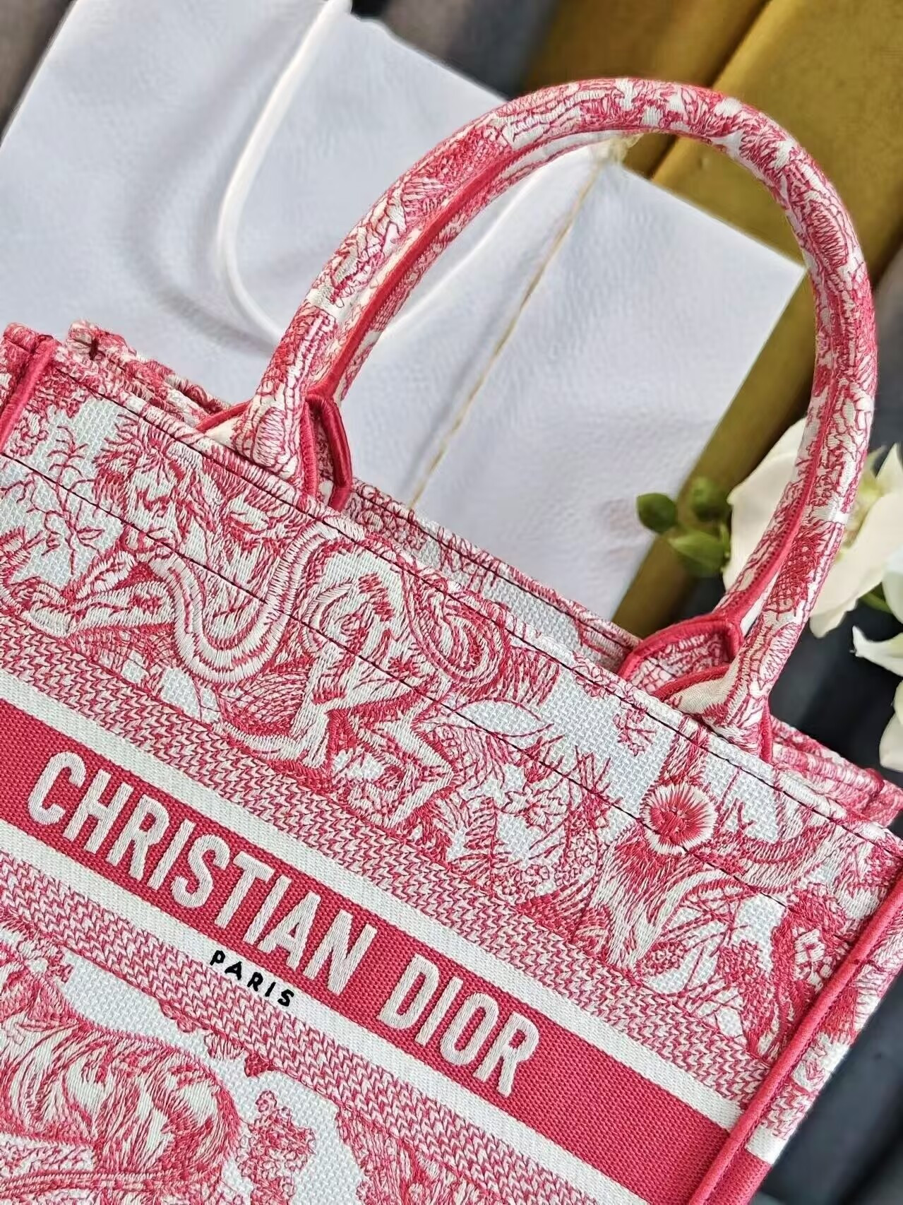 D10r Tote 26 x 8 x 22cm