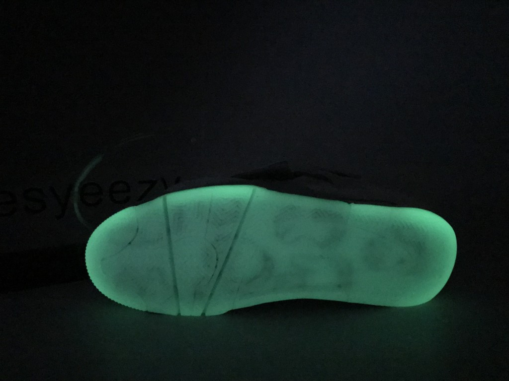 UA AIR JORDAN 4 RETRO KAWS "COOL GREY"