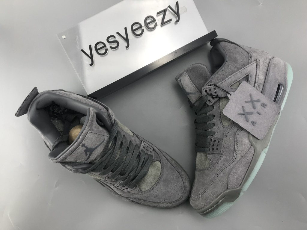 UA AIR JORDAN 4 RETRO KAWS "COOL GREY"