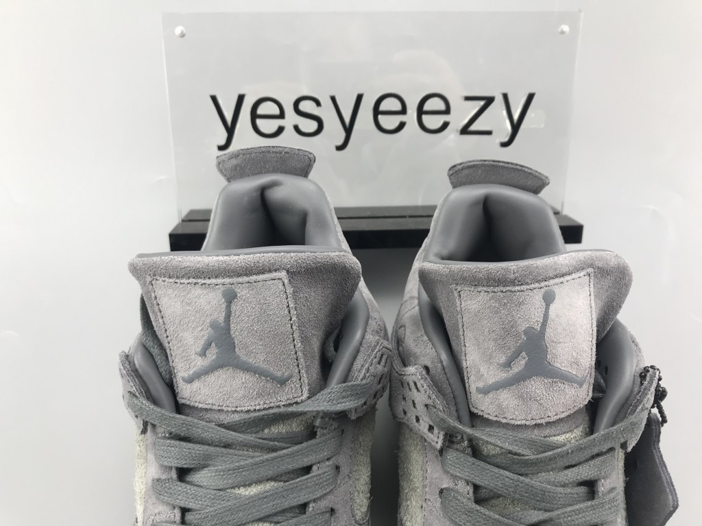 UA AIR JORDAN 4 RETRO KAWS "COOL GREY"