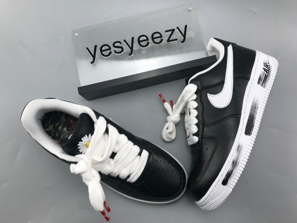 UA NIKE PEACEMINUSONE X AIR FORCE 1 LOW "PARA-NOISE"