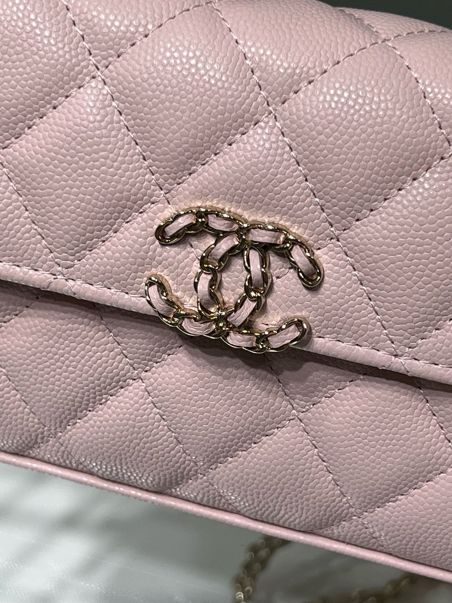 Chanel Kelly 23P AP3238 19x10x4.5cm