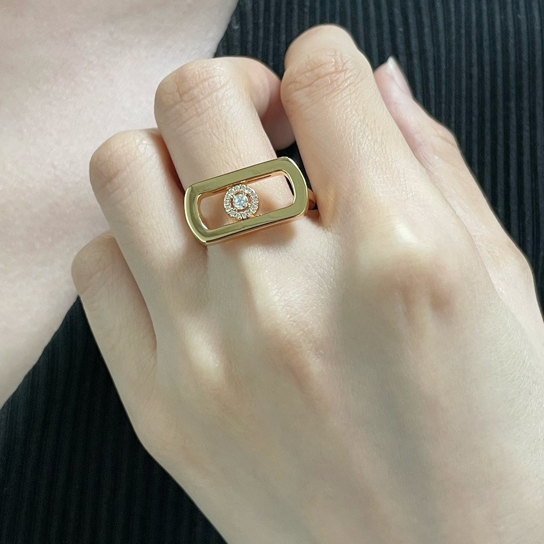 Messika Large Solitaire D1am0nd Ring