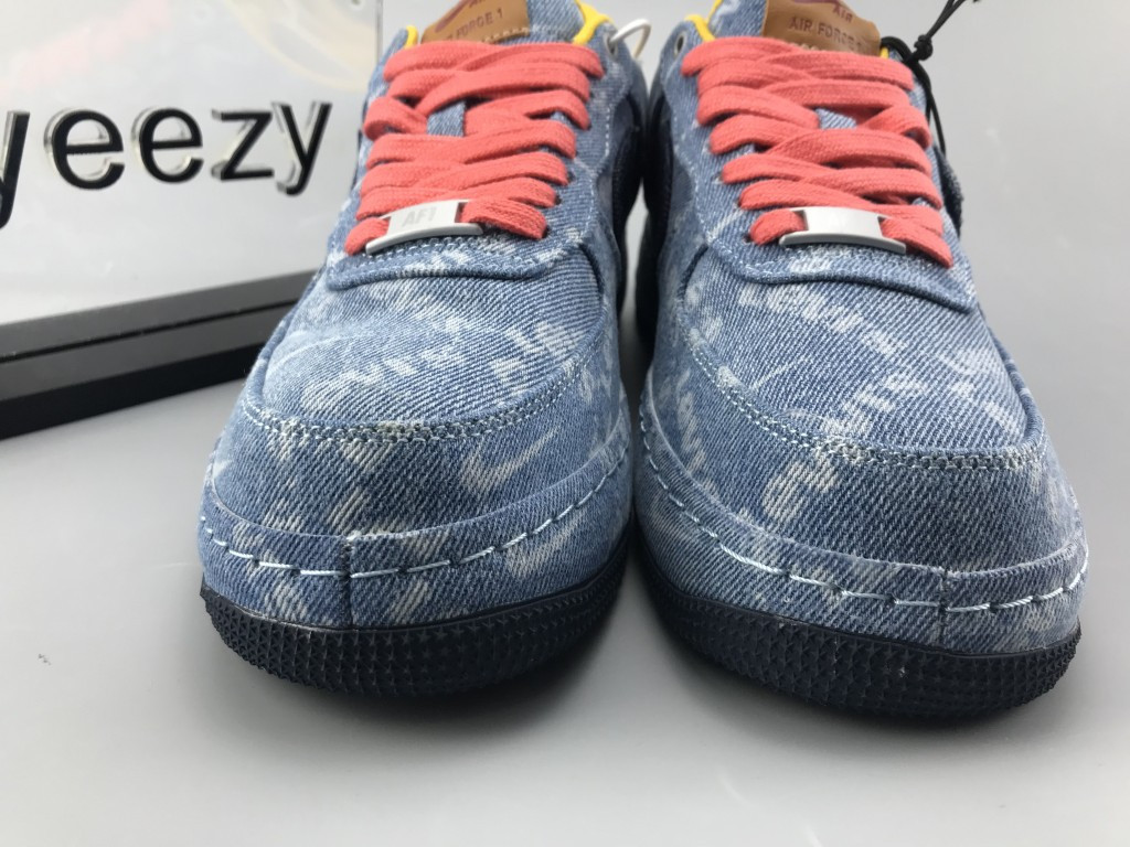 UA NIKE LEVI