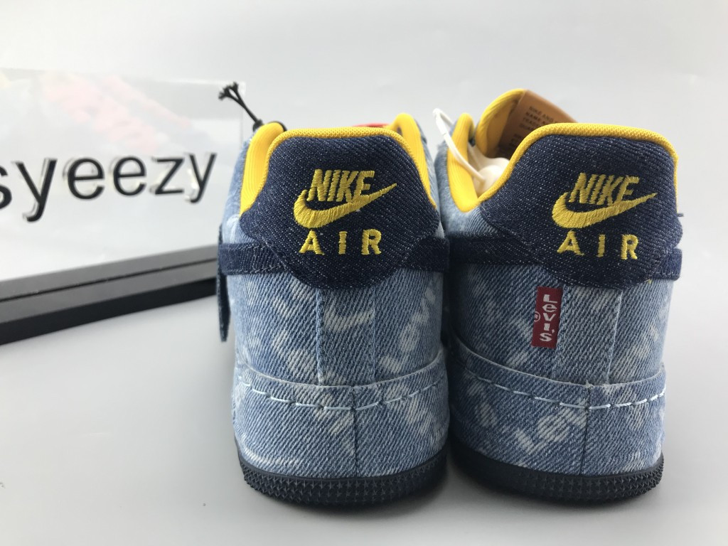UA NIKE LEVI