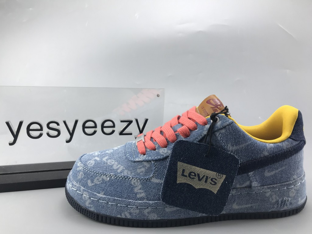UA NIKE LEVI