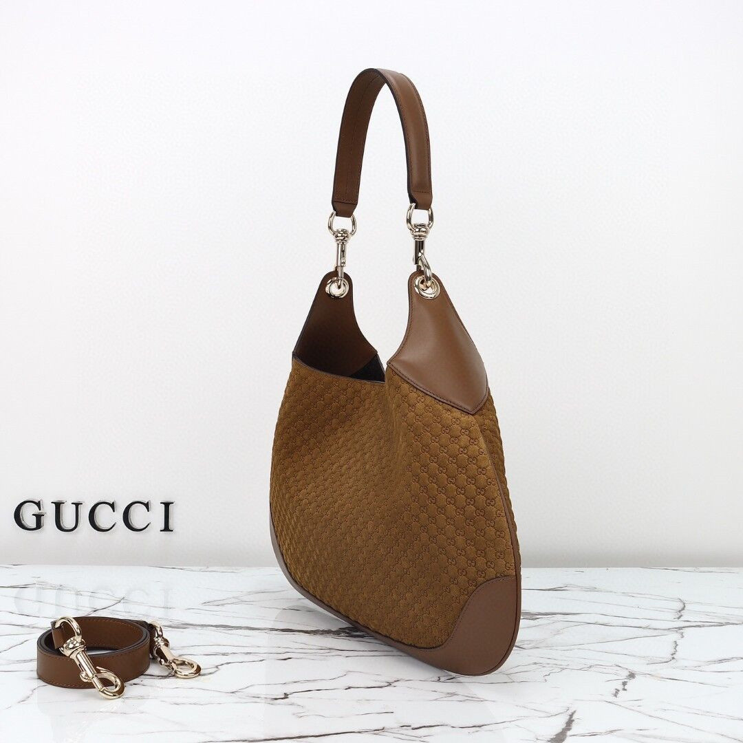 Gvc*1 B Shoulder Bag 42x 36x 2cm