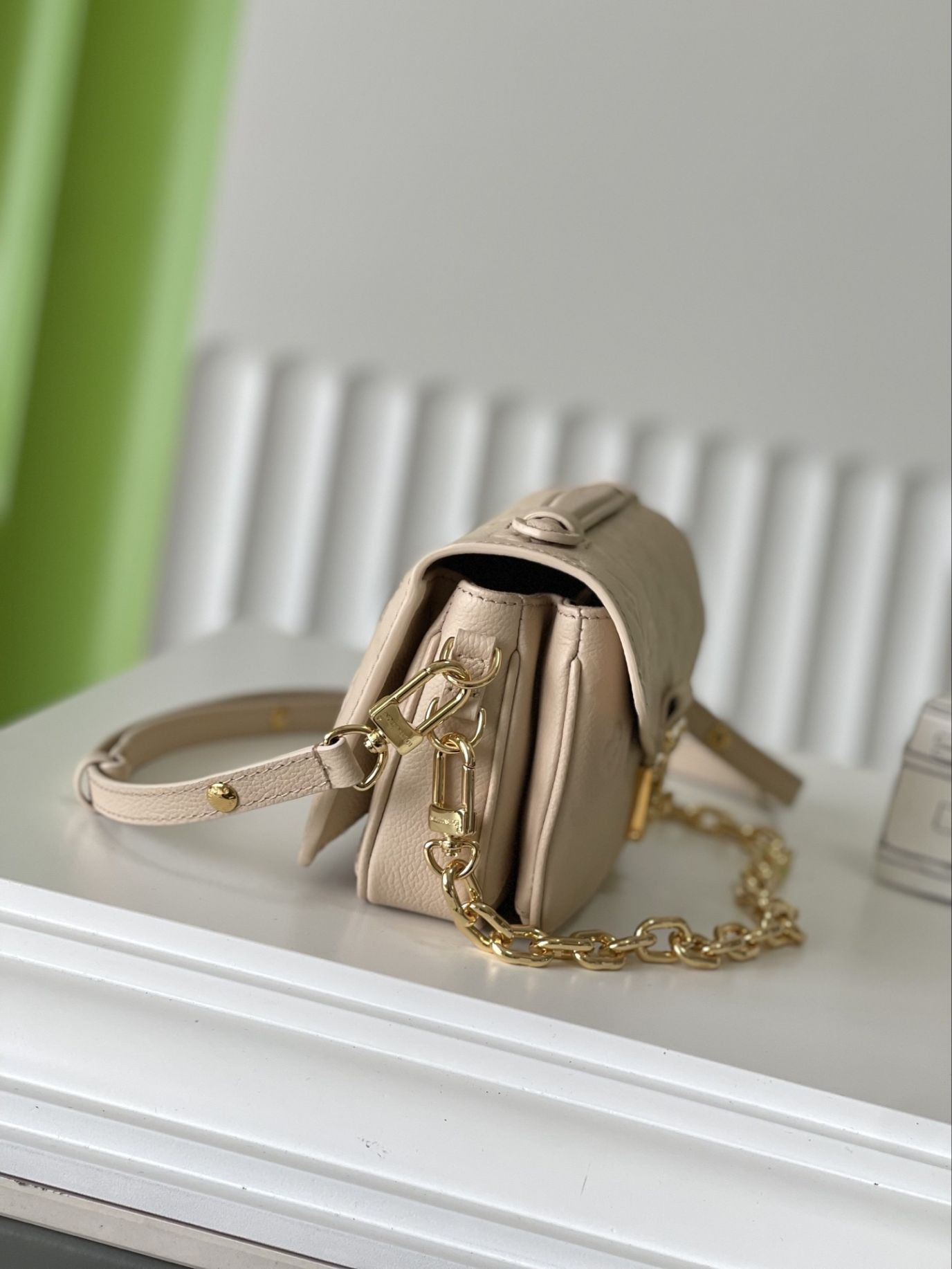 LV Pochette Metis EW M14322 21.5x13.5x6cm