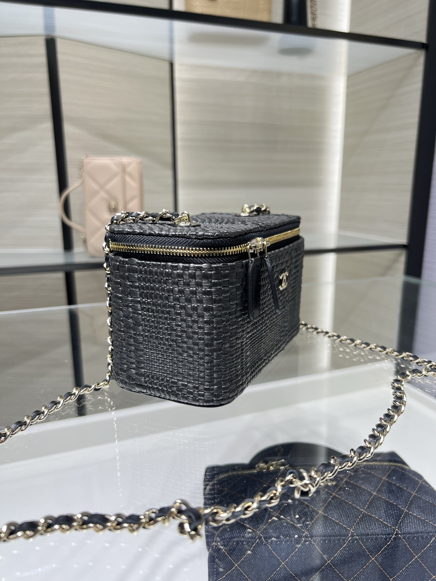 Ch**el classic long vanity with chain ap1341 9.5x17x8cm