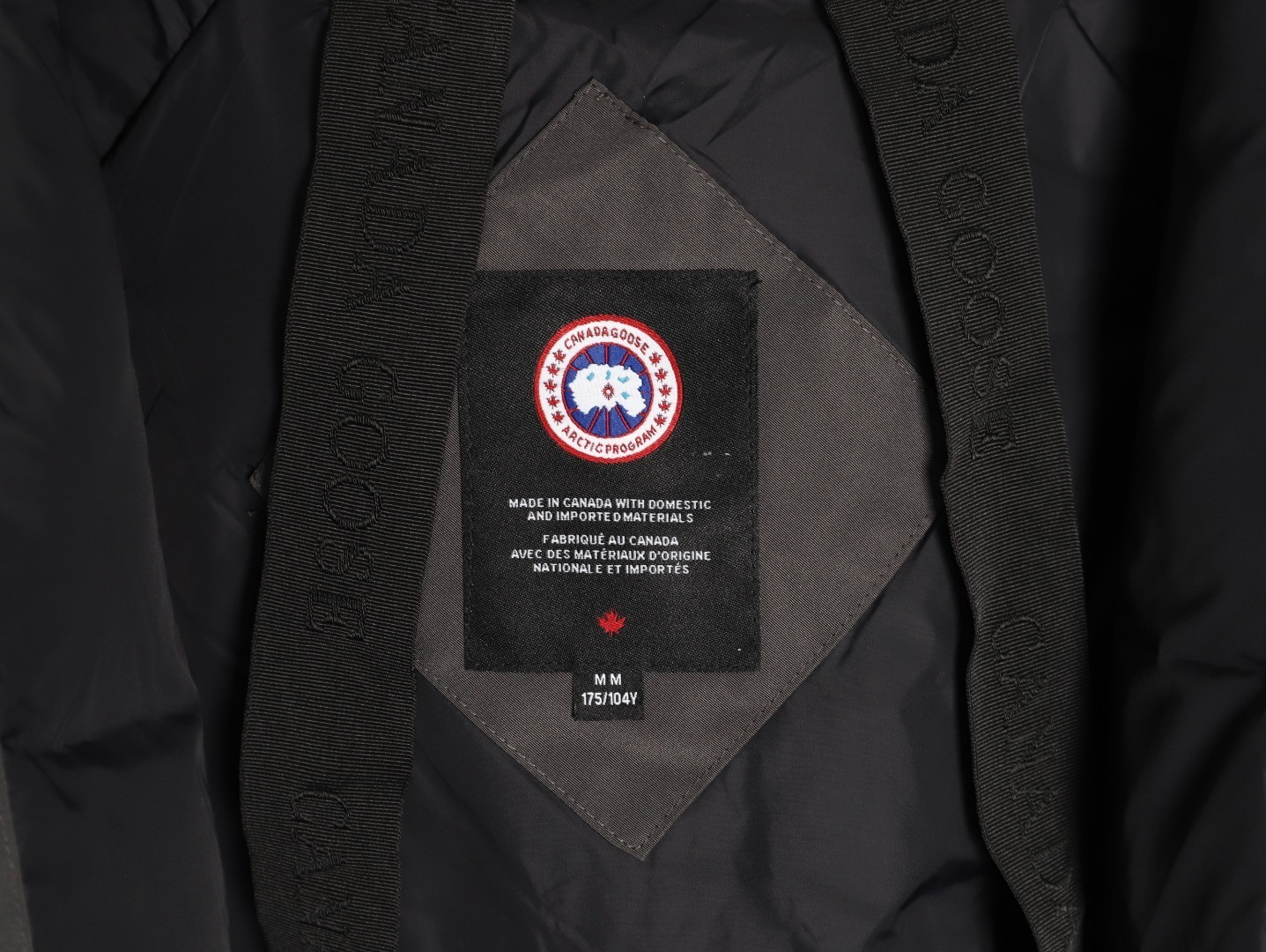 Can*a G00se Short Puffer jacket