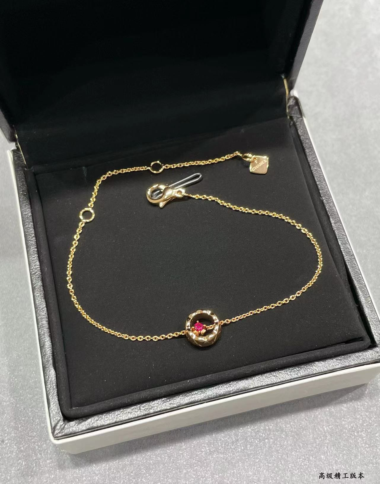 Ch**el Carved D1am0nd-shaped gold bead Bracelet