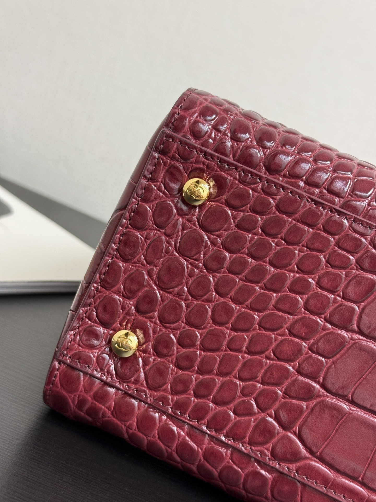 Ch**el tote crocodile-embossed bag 35x21x12cm