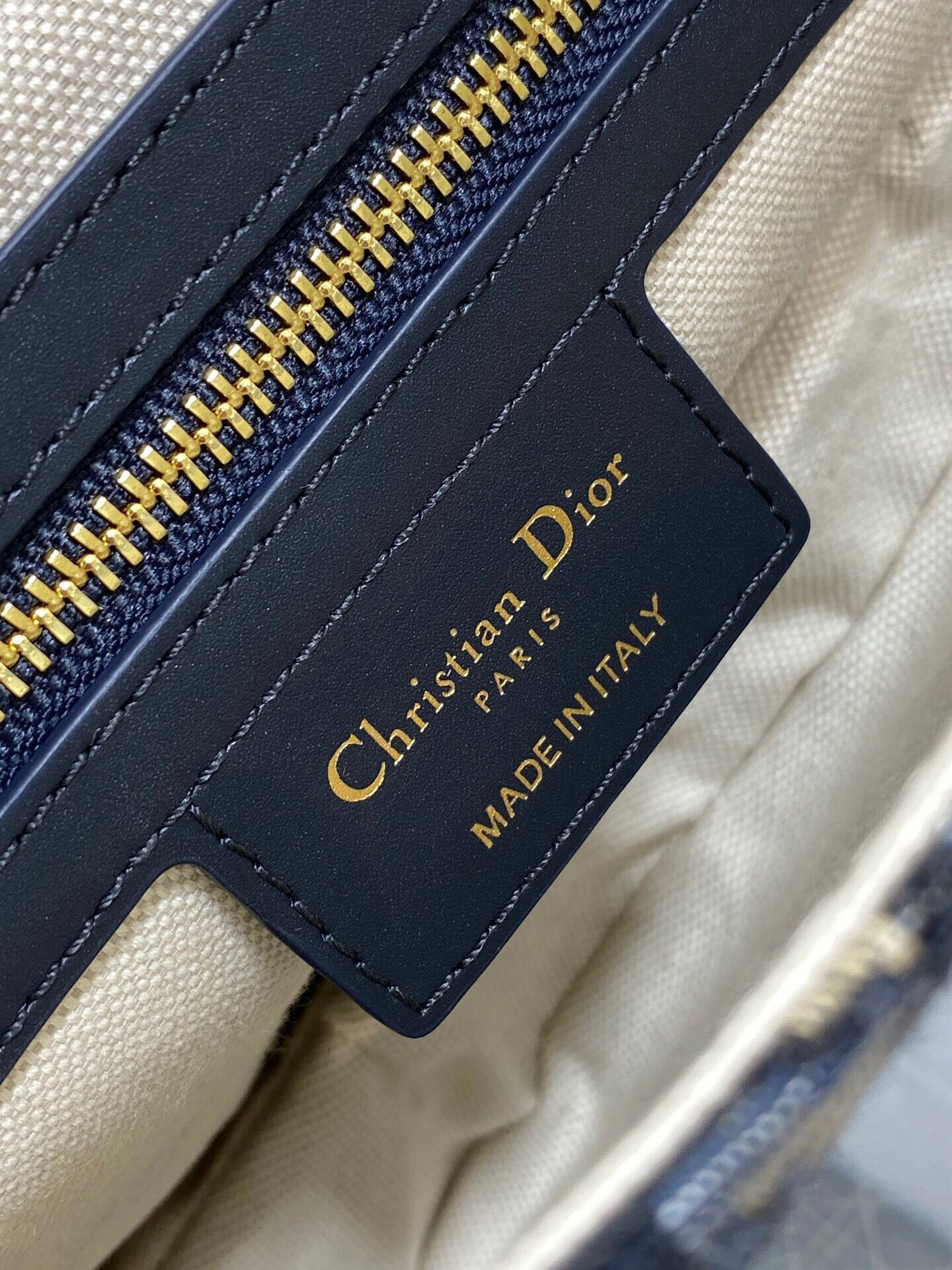 D10r Saddle Bag 25.5 ×20 x 6.5 cm