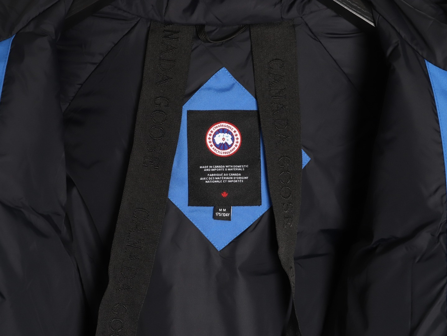 Can*a G00se Short Puffer jacket