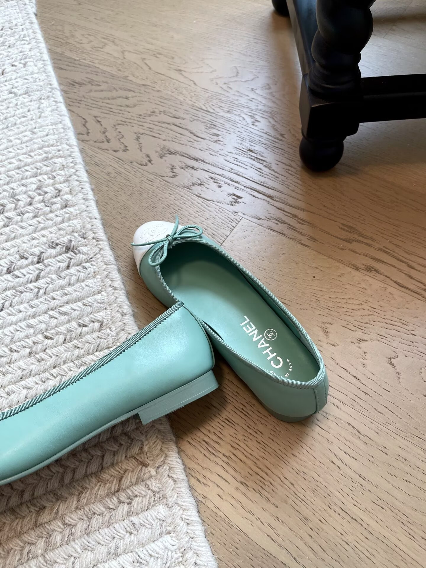 ua Ch**el ballet flats