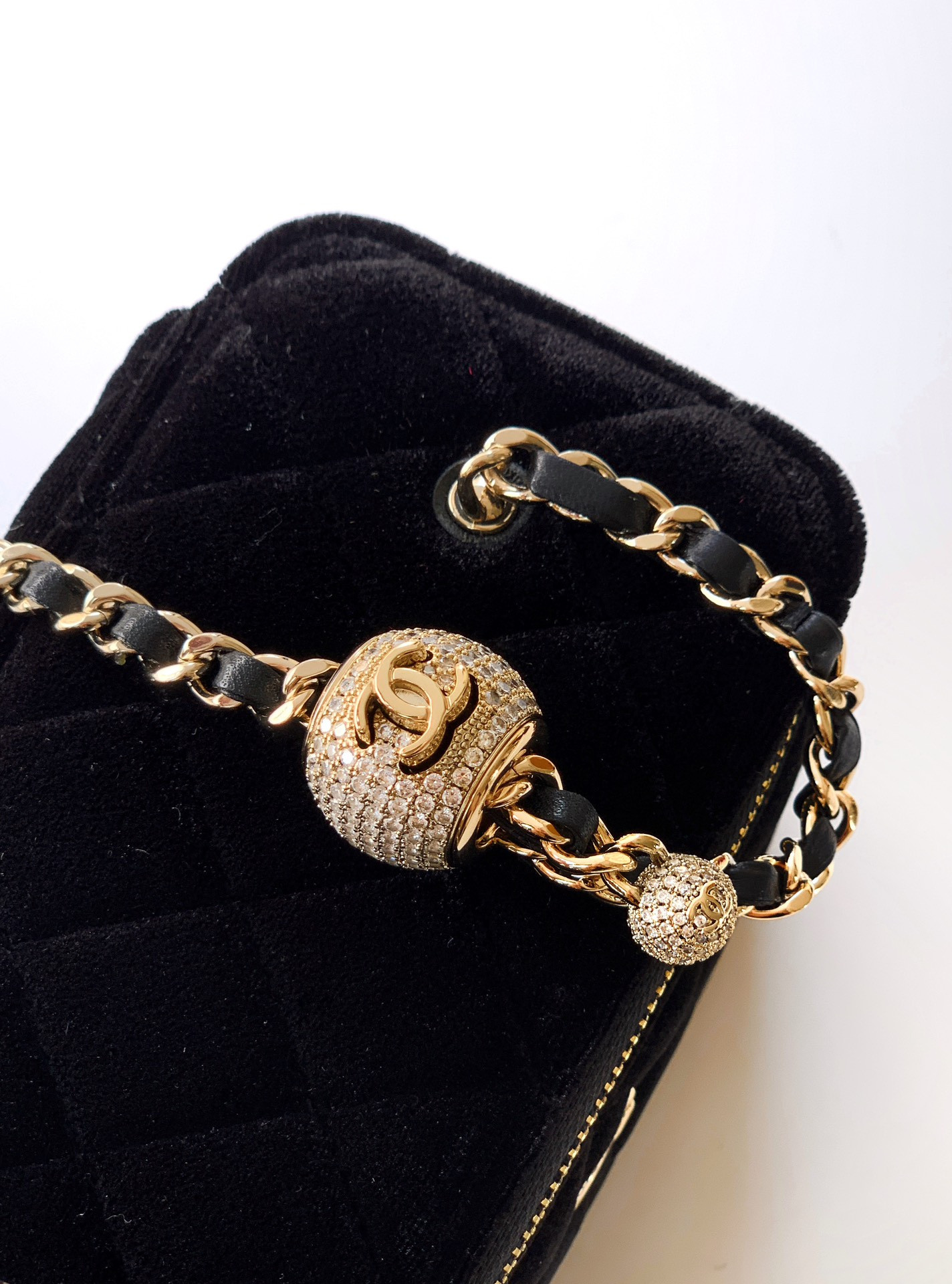 CHANEL Vanity With Chain 9.5x17x8cm