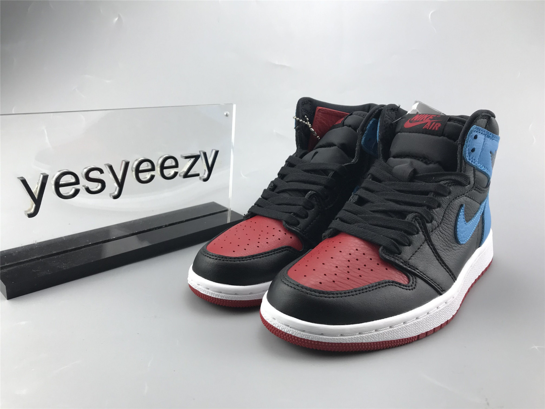 UA WMNS AIR JORDAN 1 HIGH OG "UNC TO CHICAGO"