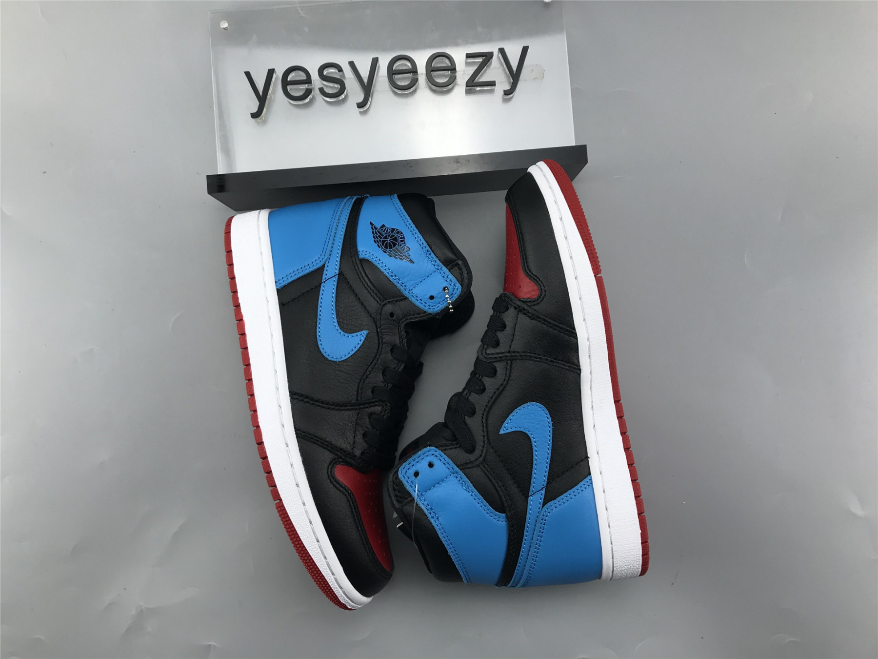 UA WMNS AIR JORDAN 1 HIGH OG "UNC TO CHICAGO"