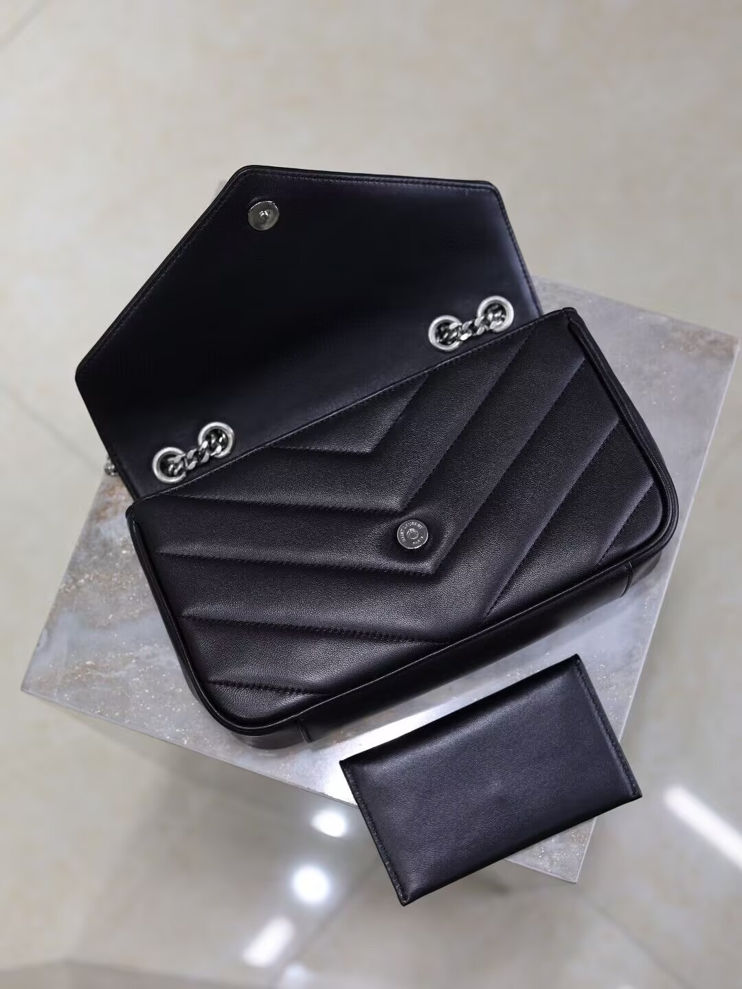 Y51 LOULOU small in MATELASSÉ lambskin 24x14x6cm