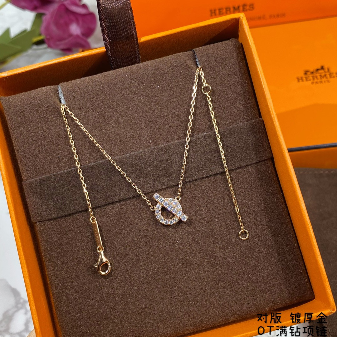 H**me5 OT Clasp Necklace