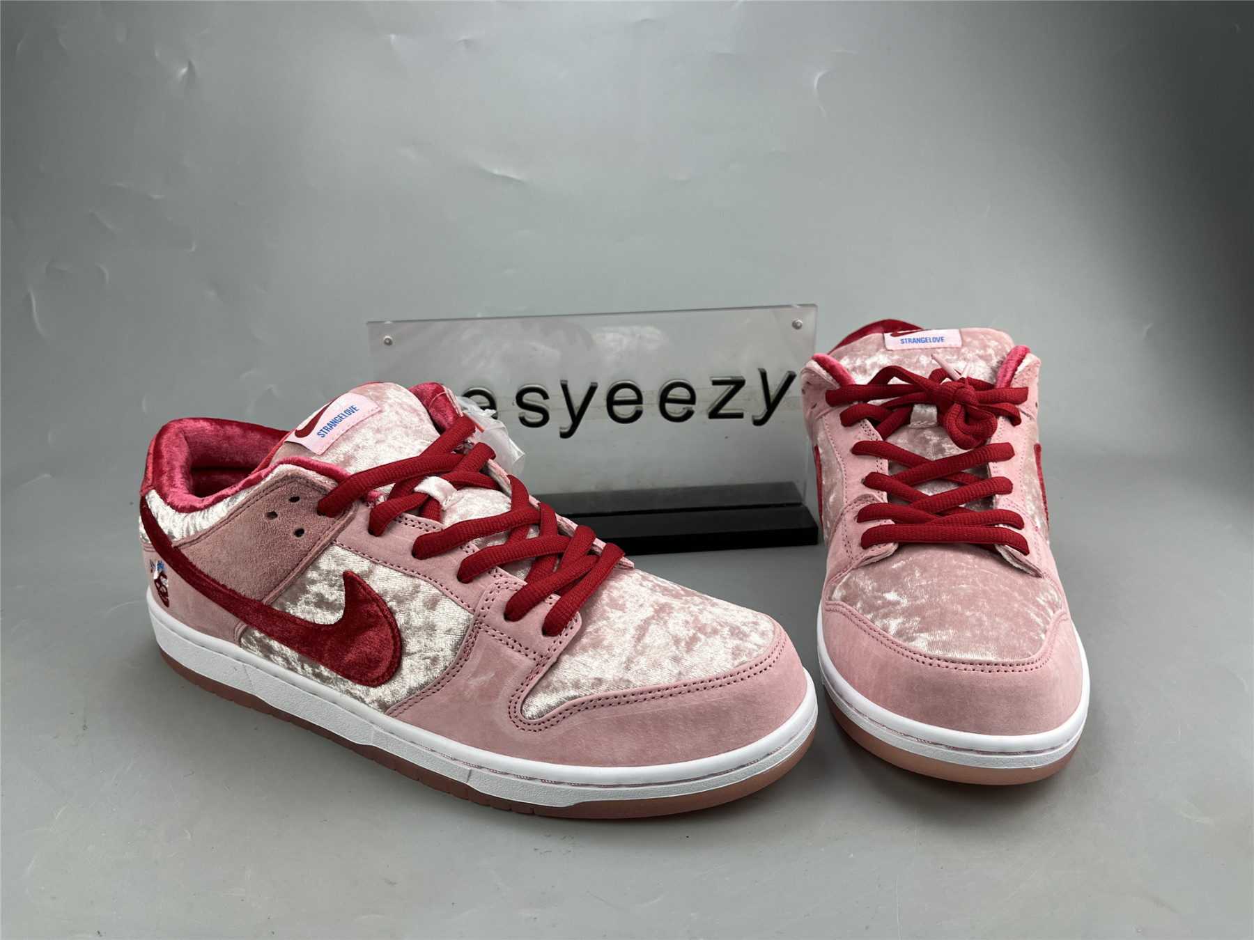 UA NIKE STRANGELOVE X DUNK LOW SB "VALENTINE