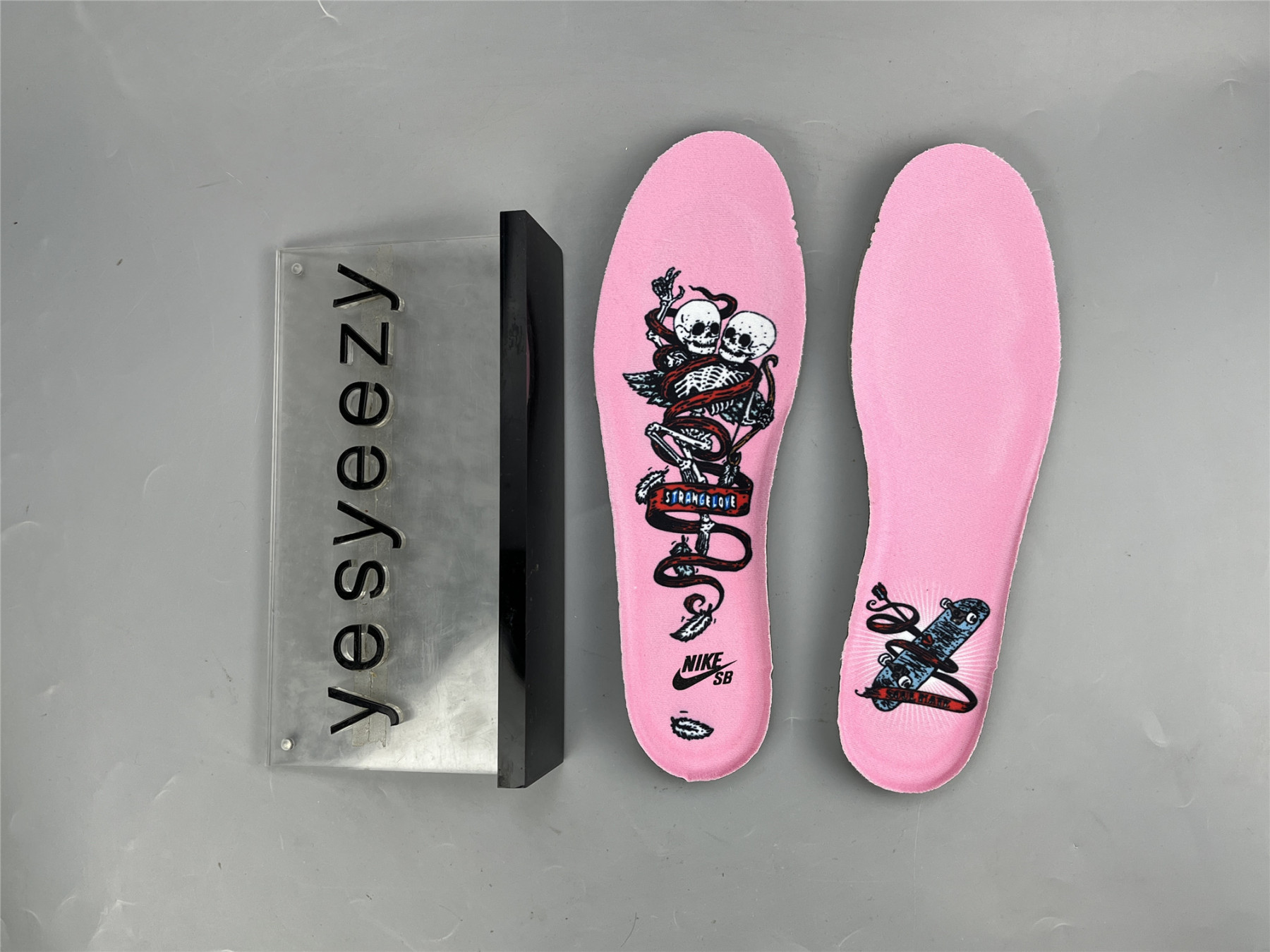 UA NIKE STRANGELOVE X DUNK LOW SB "VALENTINE