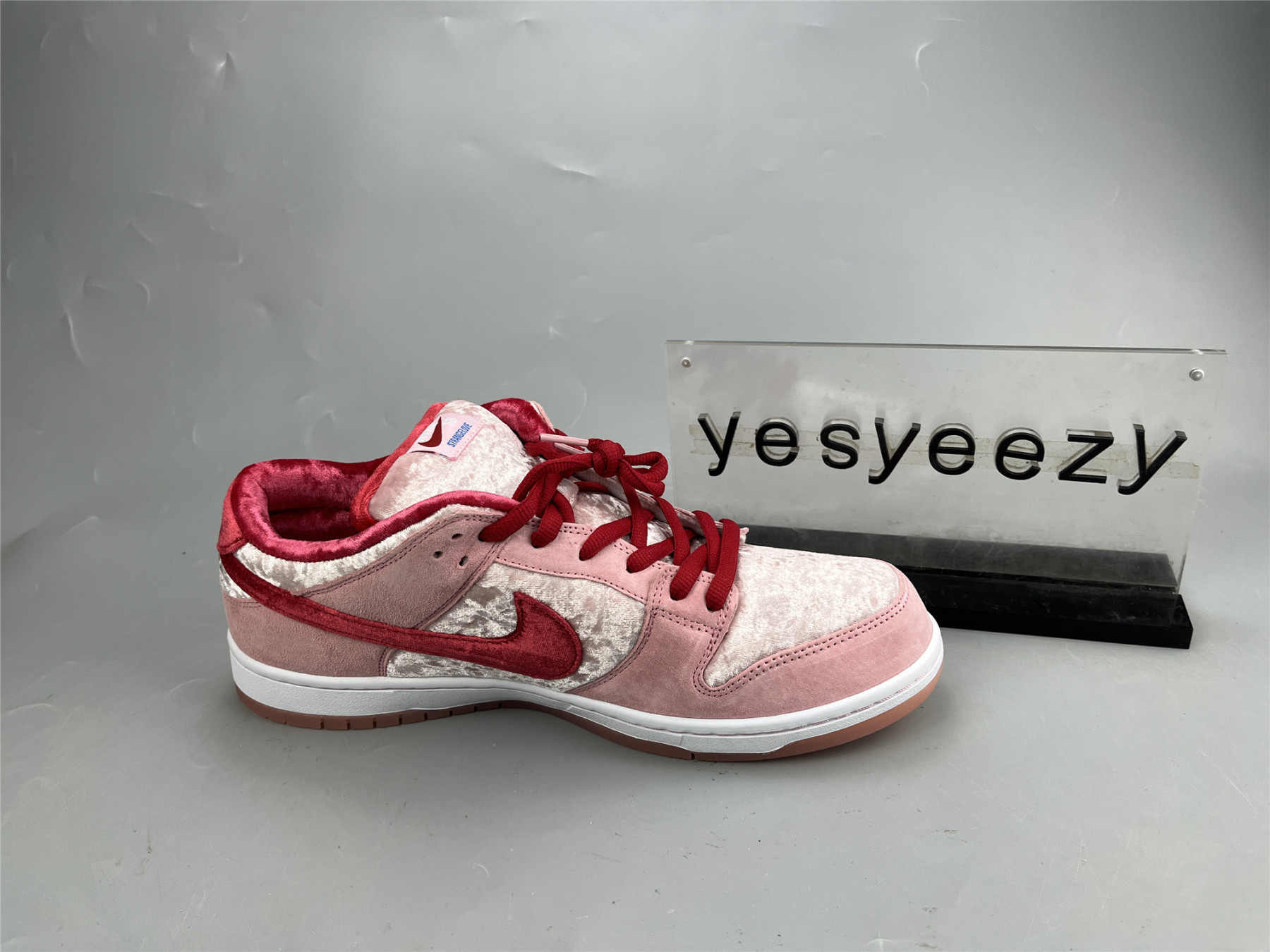 UA NIKE STRANGELOVE X DUNK LOW SB "VALENTINE