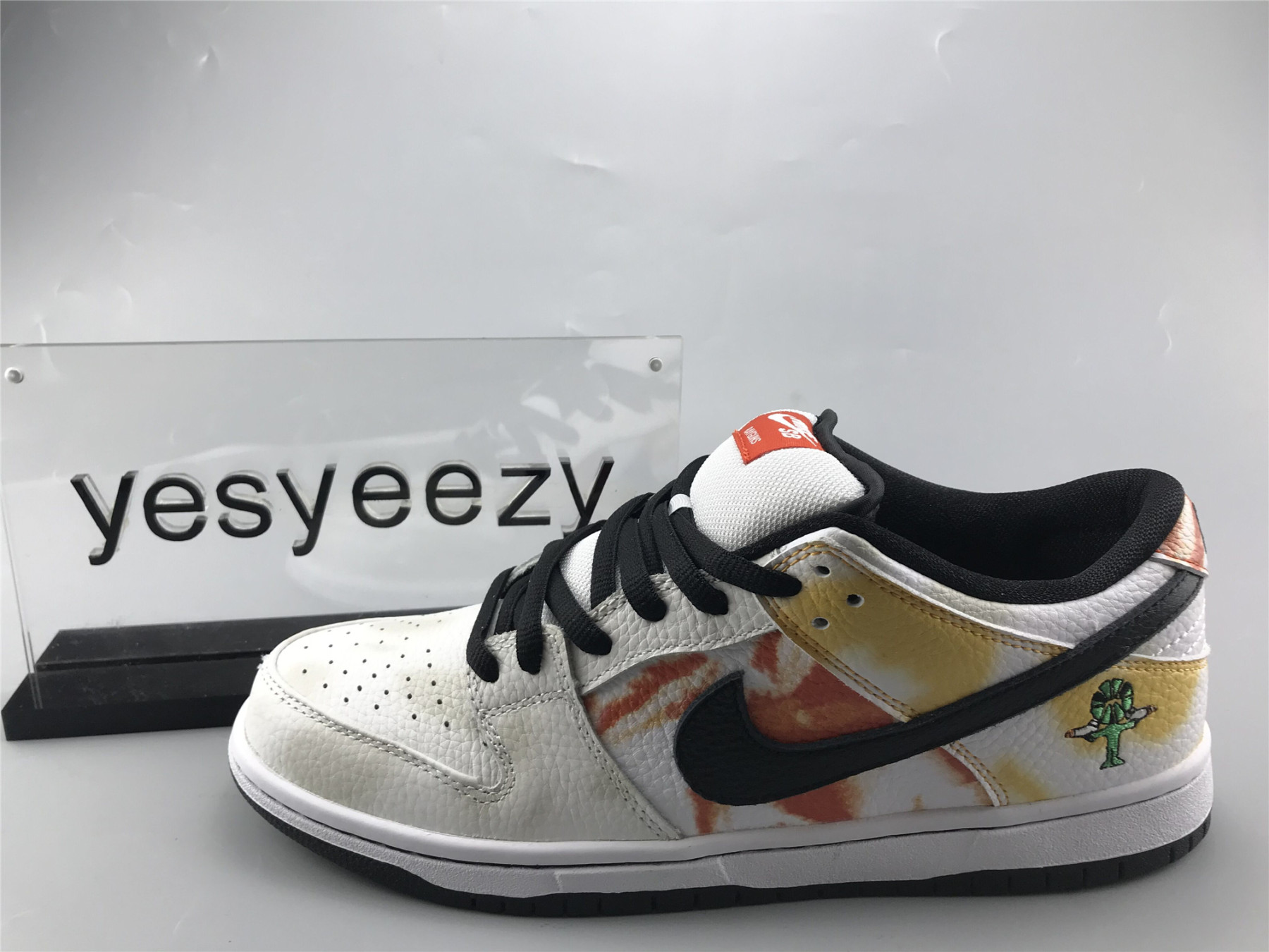 UA NIKE SB DUNK LOW PRO QS "RAYGUN TIE-DYE"