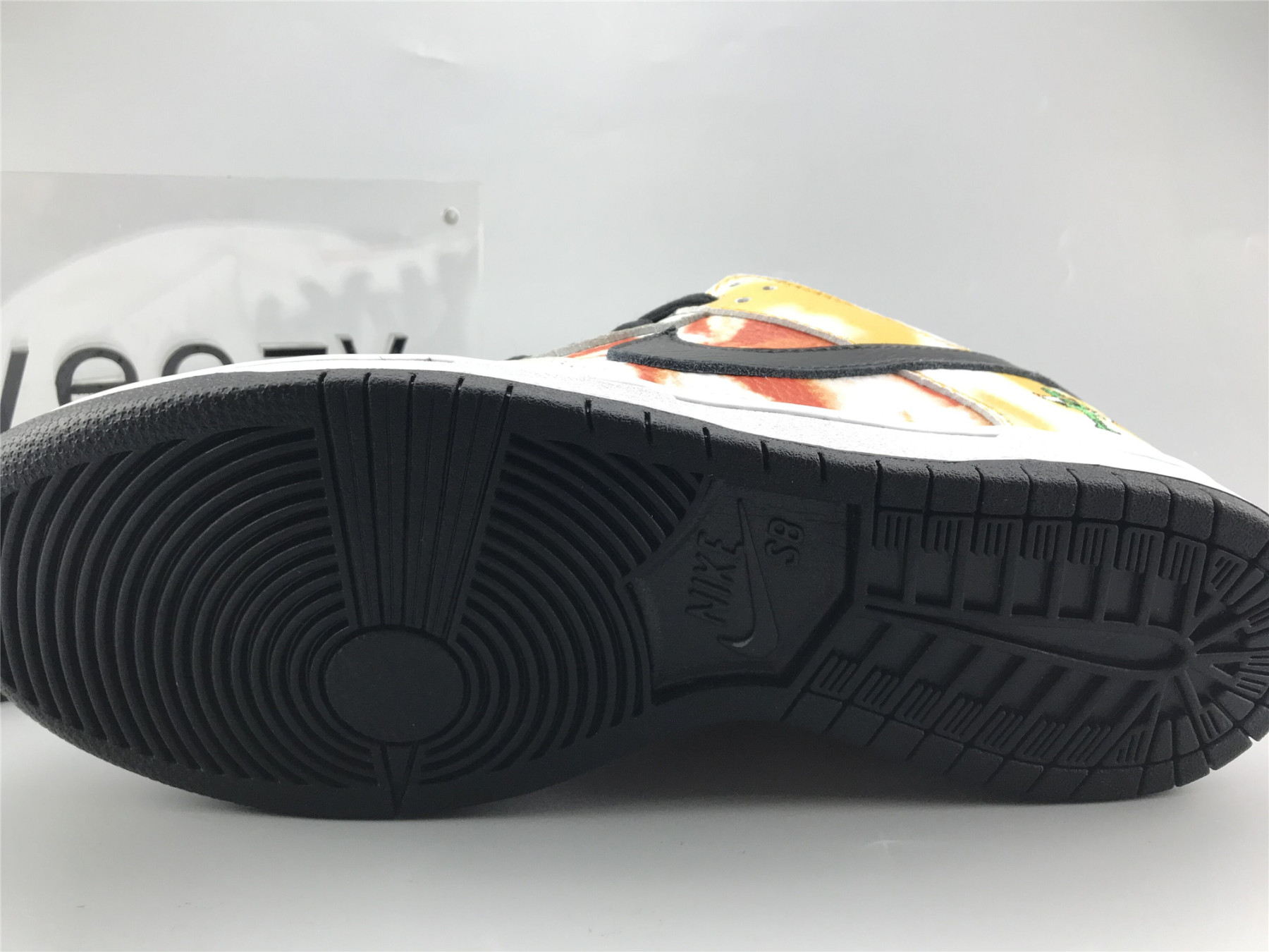 UA NIKE SB DUNK LOW PRO QS "RAYGUN TIE-DYE"