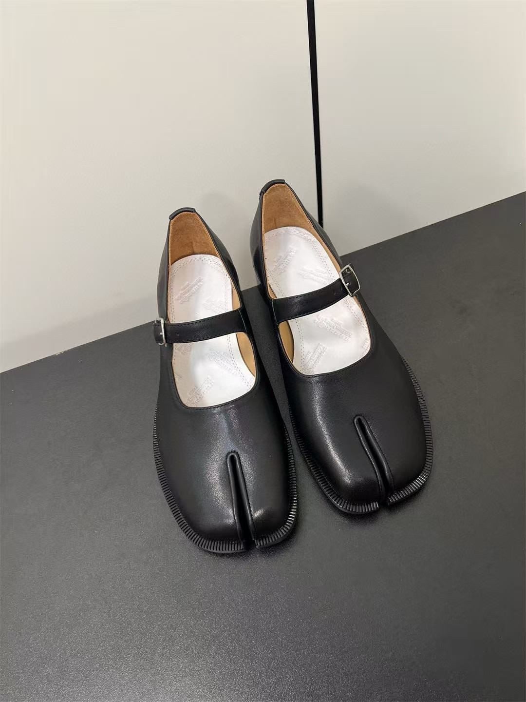 UA Ma1s0n Marg*e1a Mary Jane Shoes