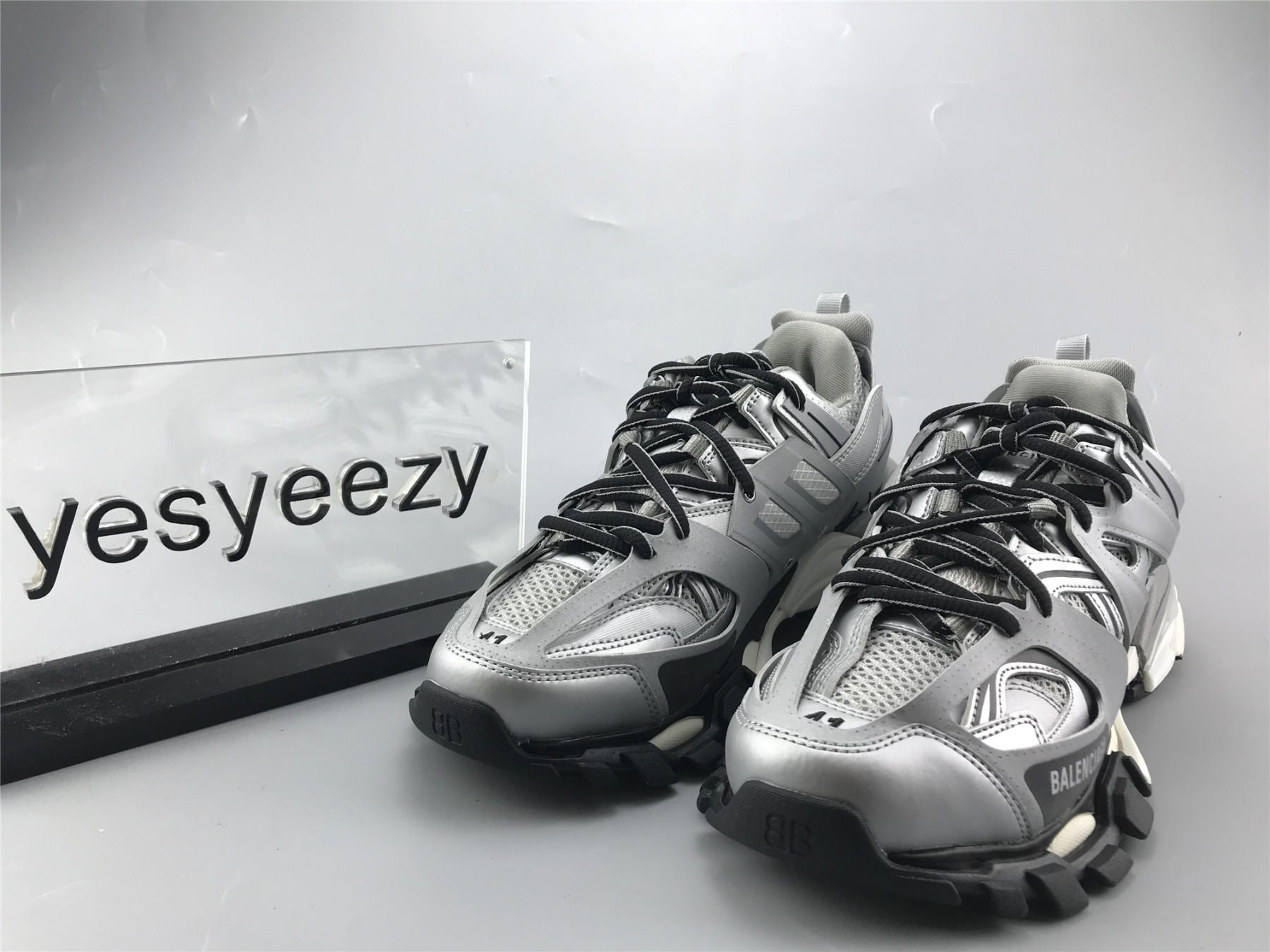 UA TRACK SNEAKER IN BLACK AND SILVER MESH AND NYLON