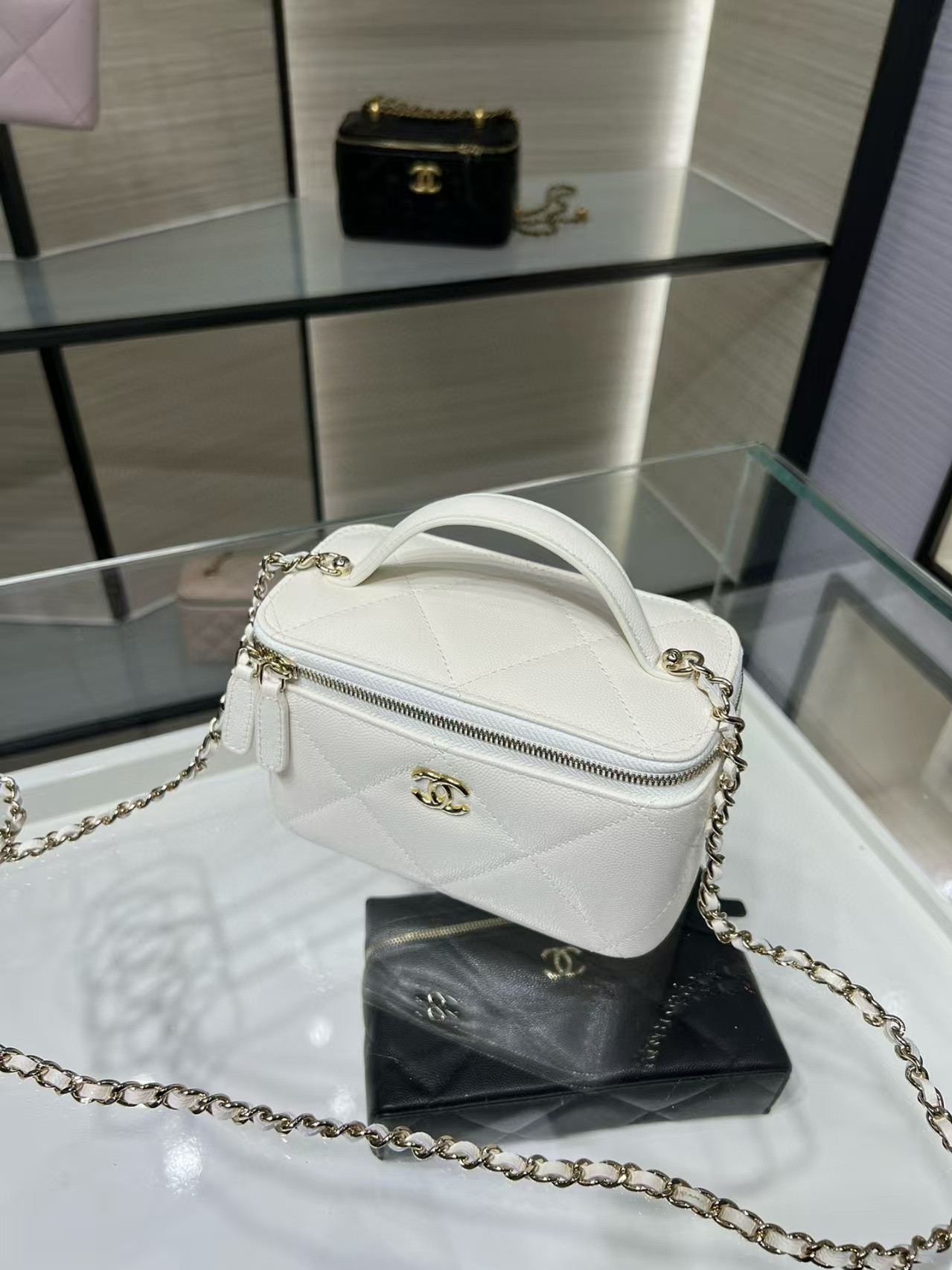 Ch**el Vanity With Chain AP4933 17x9.5x8cm