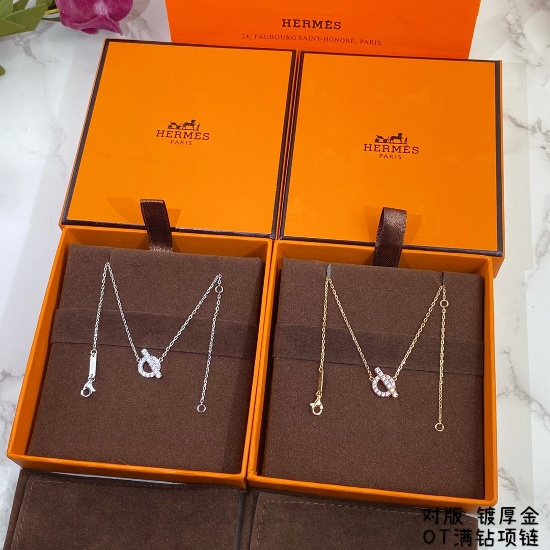 H**me5 OT Clasp Necklace