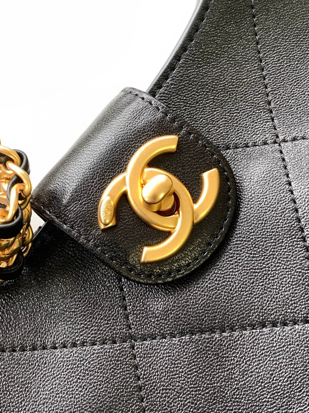 Ch**el Hobo Bag AS5410 27x 23x 21cm