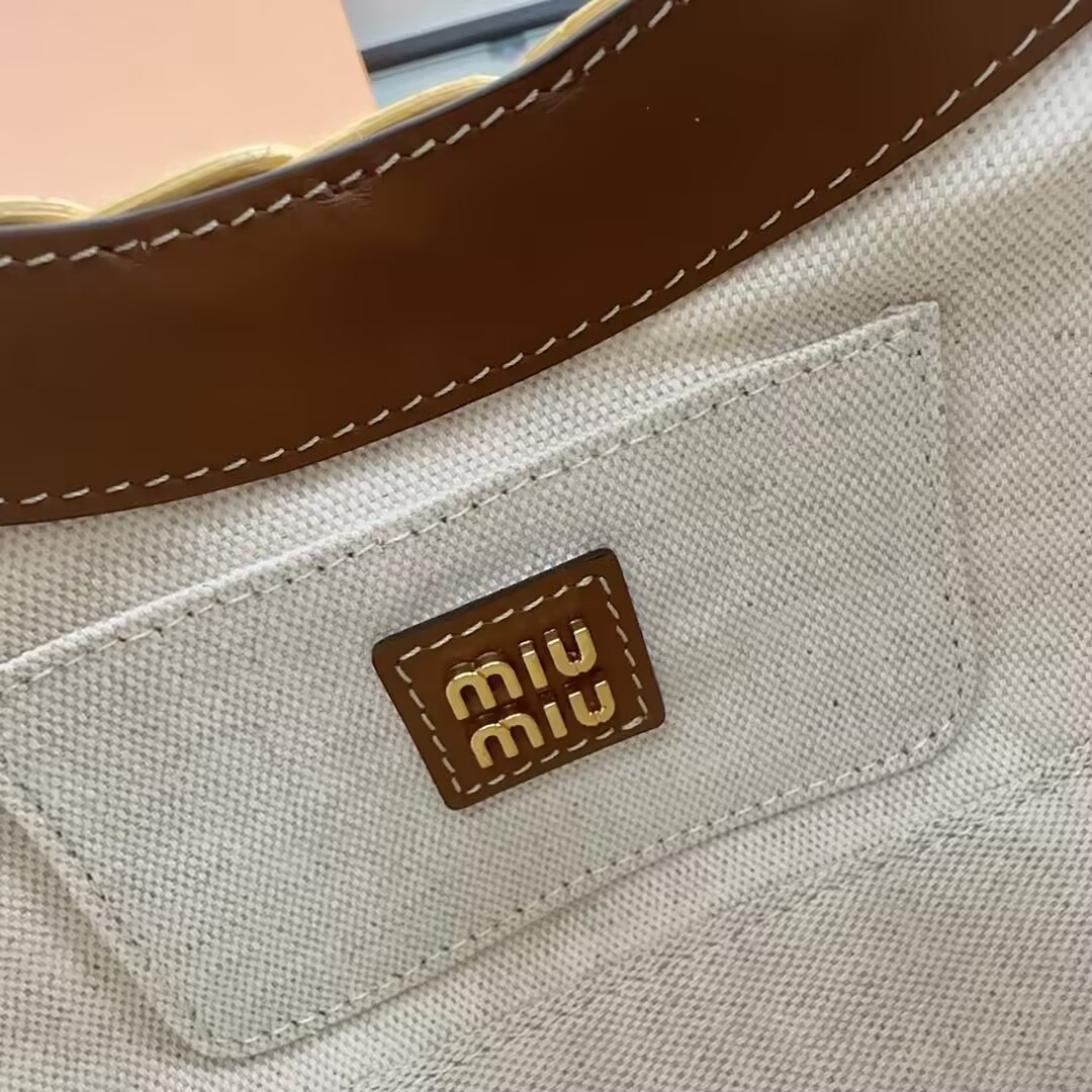 Miu Miu Wander Wicker Handbag 20x17x6cm