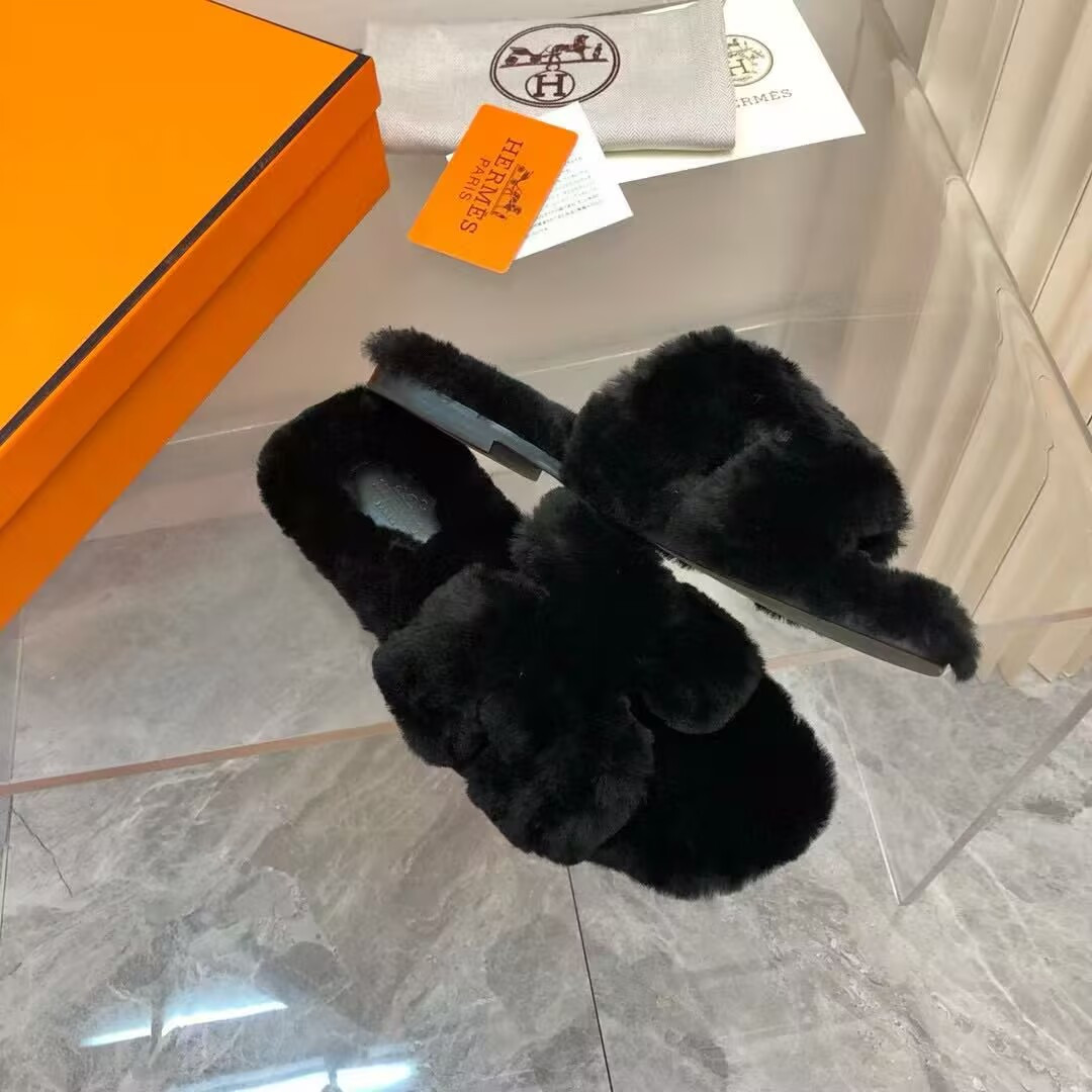 UA H**me5 Chypre sandal