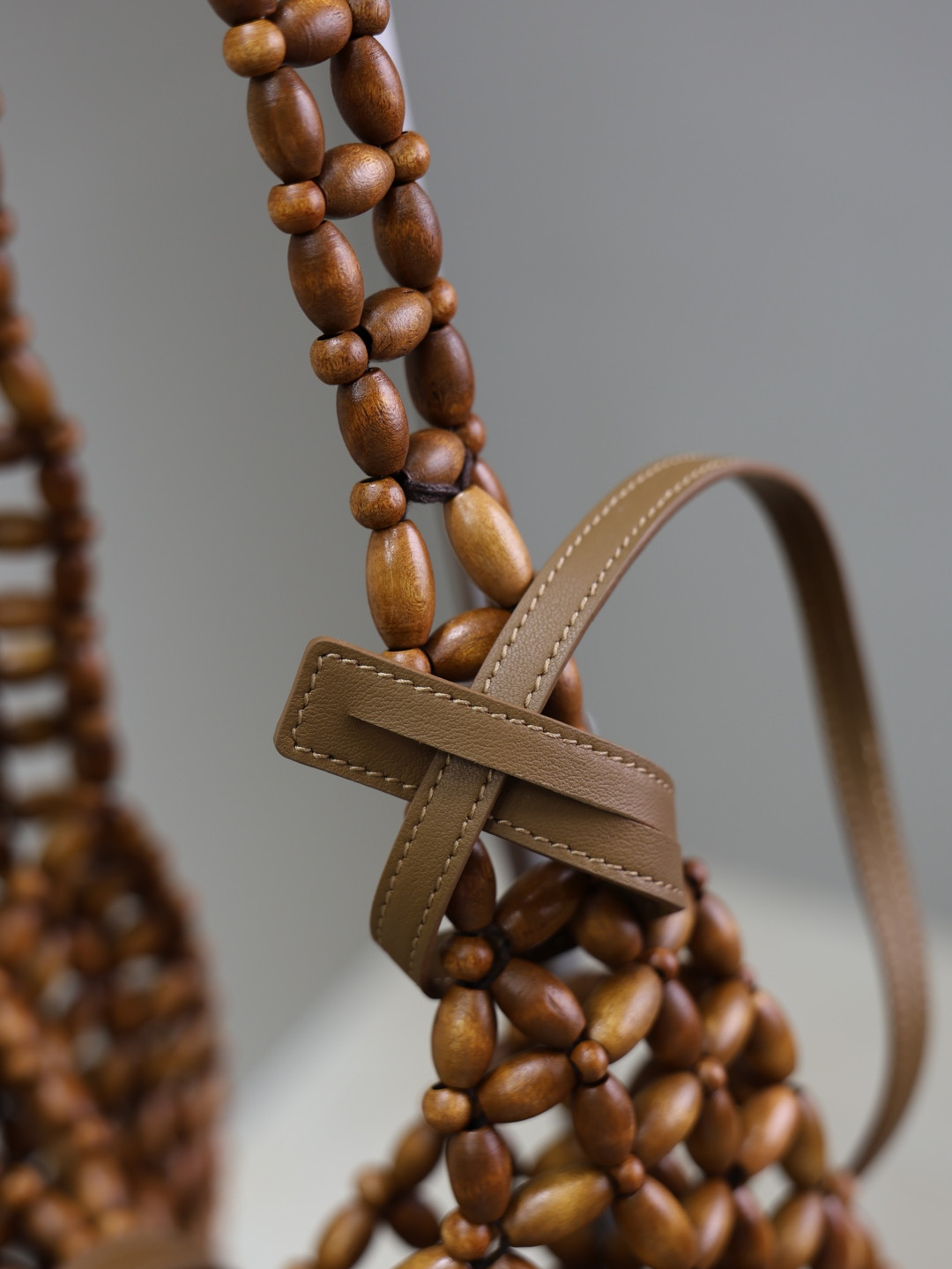 Y51 LE 5 à 7 large in wood beads 30x35x10cm