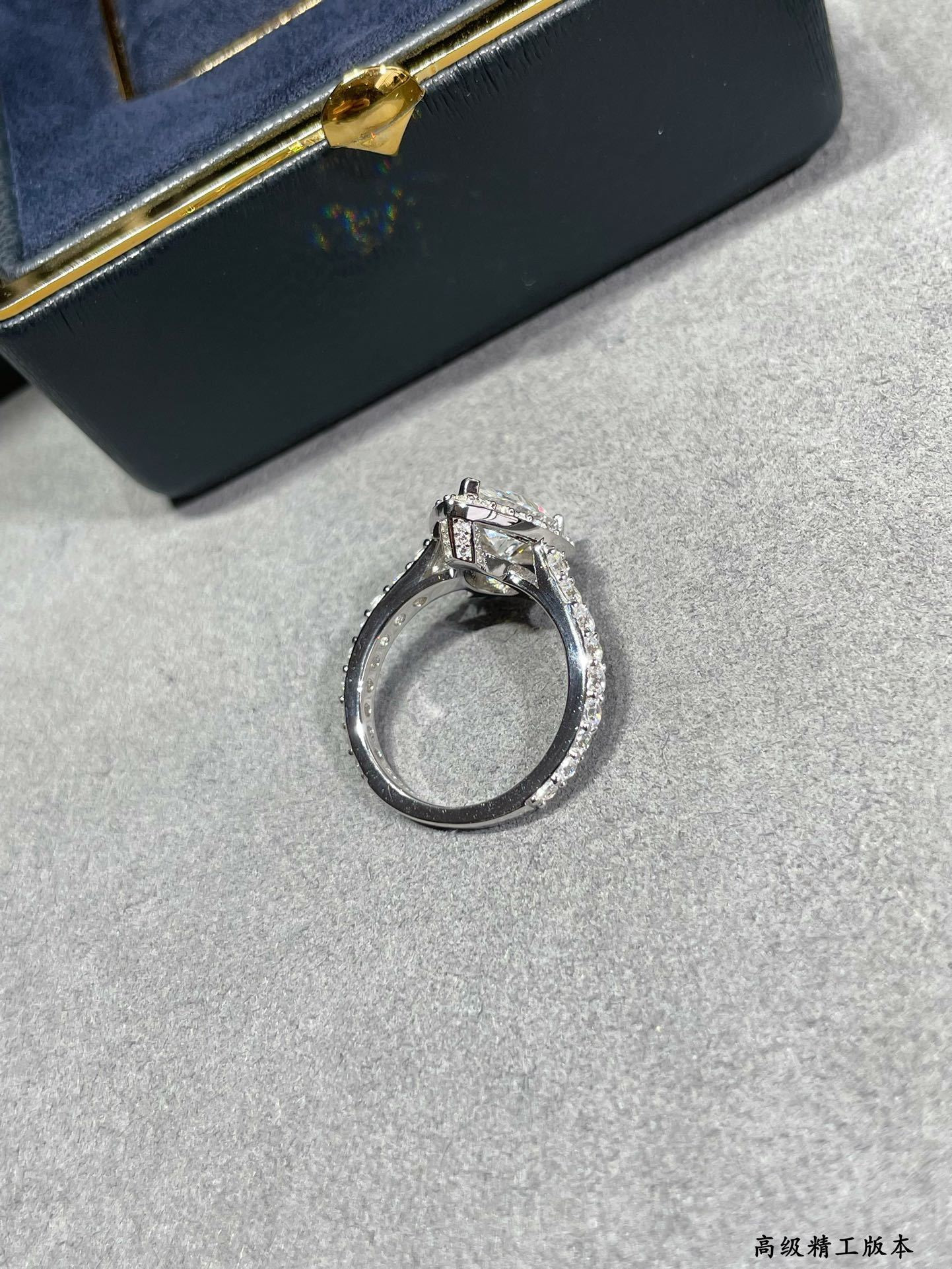 Graff Teardrop-shaped D1am0nd Ring Ag925