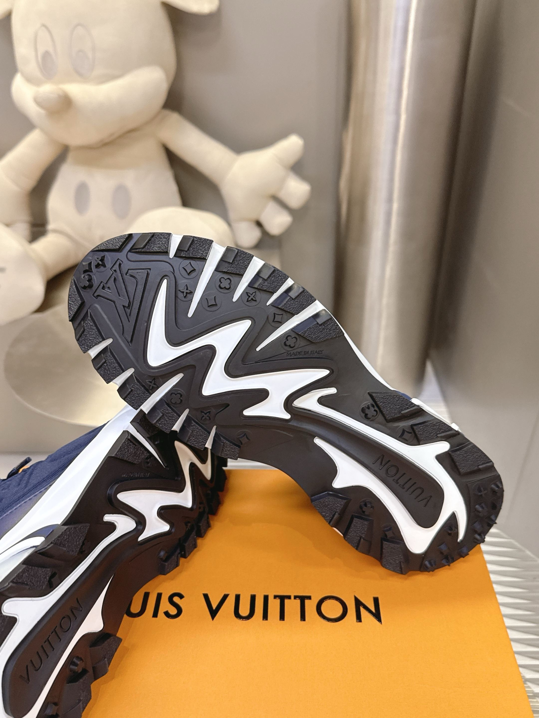 UA LV Sneakers